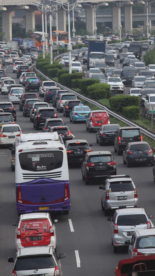 Akhir Pekan dan Libur Maulid Nabi Berdekatan, Tol Jagorawi Padat Merayap