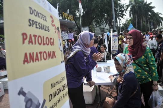 Hari Patologi Internasional, Warga Antre Cek Tensi Gratis