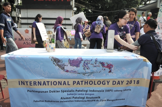 Hari Patologi Internasional, Warga Antre Cek Tensi Gratis