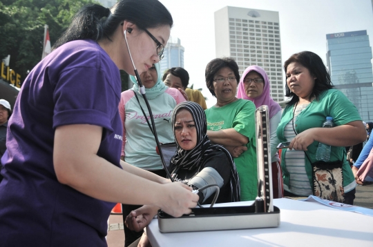 Hari Patologi Internasional, Warga Antre Cek Tensi Gratis