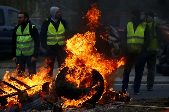 Kemarahan Warga Prancis Saat Tolak Kenaikan Harga BBM