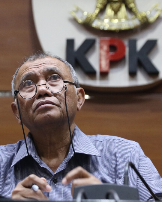 KPK Tunjukkan Barang Bukti Terkait OTT Bupati Pakpak Bharat