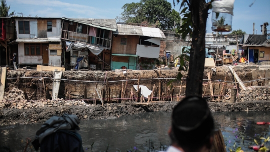 Sejumlah Rumah Amblas di Lodan Raya