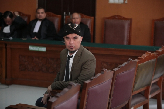 Berkas Belum Siap, Sidang Ahmad Dhani Ditunda