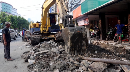 Antisipasi Banjir, Saluran Air di Jalan Hayam Wuruk Diperbaiki