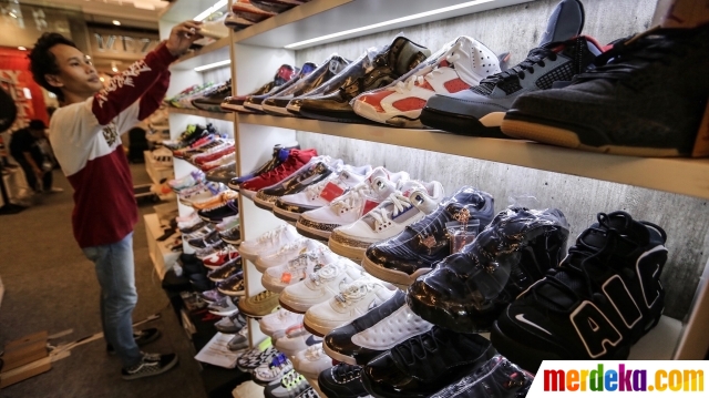 Foto Berburu Sepatu di Ajang Sneakerpeak Kemang Quatro 