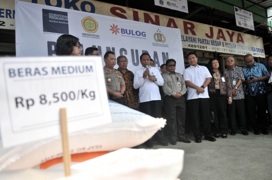 Peluncuran Operasi Pasar Beras Medium di Pasar Induk Cipinang