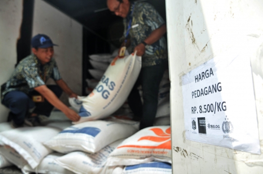 Peluncuran Operasi Pasar Beras Medium di Pasar Induk Cipinang