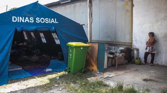 Korban Rumah Ambles di Pademangan Tinggal di Tenda Pengungsian