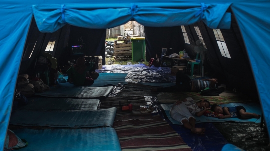 Korban Rumah Ambles di Pademangan Tinggal di Tenda Pengungsian