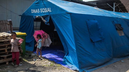 Korban Rumah Ambles di Pademangan Tinggal di Tenda Pengungsian