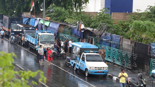 Dijaga Satpol PP, Kawasan Senen Bebas PKL