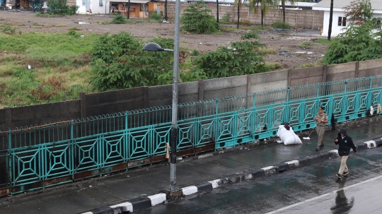 Dijaga Satpol PP, Kawasan Senen Bebas PKL