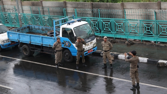 Dijaga Satpol PP, Kawasan Senen Bebas PKL