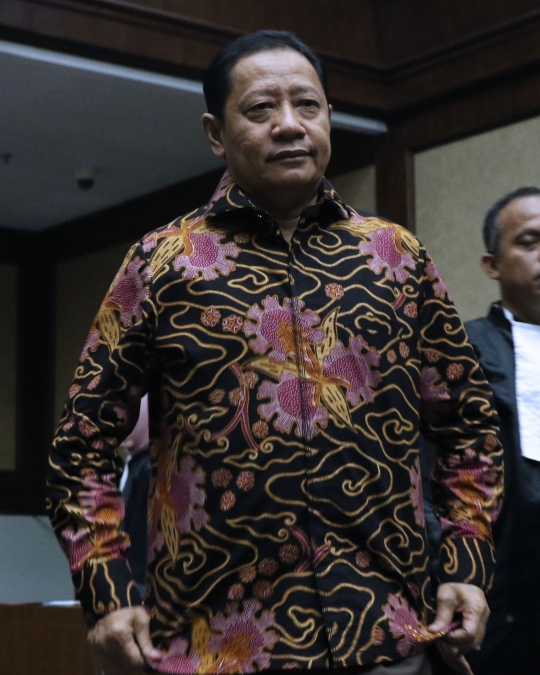 Mantan Bupati Kepulauan Sula Jalani Sidang Dakwaan