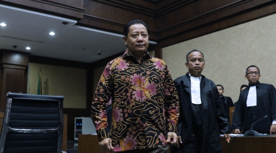 Mantan Bupati Kepulauan Sula Jalani Sidang Dakwaan