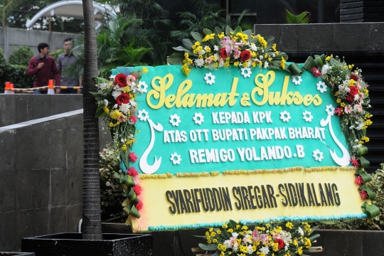 KPK Dihiasi Karangan Bunga Ucapan Selamat usai OTT Bupati Pakpak Bharat