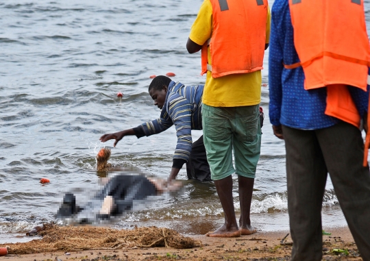 Kapal Terbalik di Danau Uganda, 10 Tewas