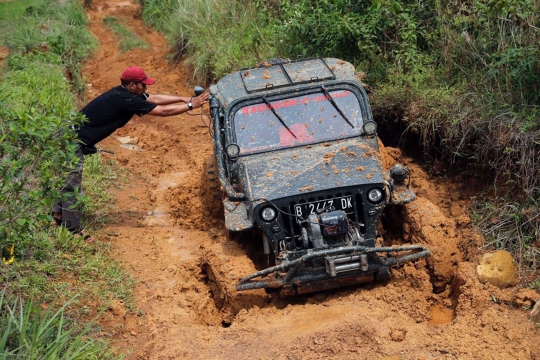 Keseruan Para Jurnalis Saat Kegiatan Fastron Weekend Drive