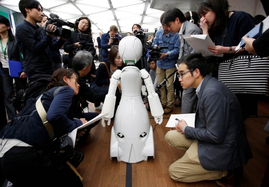 Kala Robot dan Penyandang Difabel Berkolaborasi di Kafe Jepang