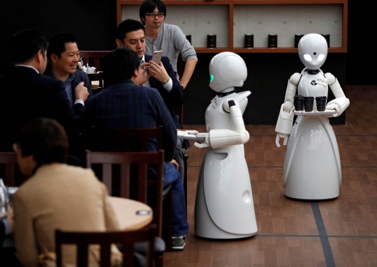 Kala Robot dan Penyandang Difabel Berkolaborasi di Kafe Jepang