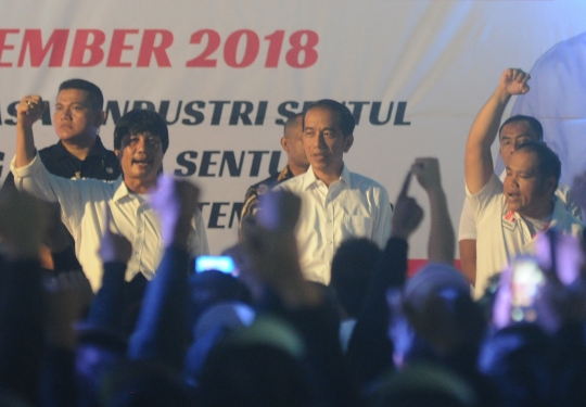 Jokowi Lantik 7000 Ribu Relawan di Sentul