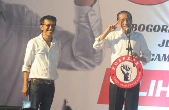 Jokowi Lantik 7000 Ribu Relawan di Sentul