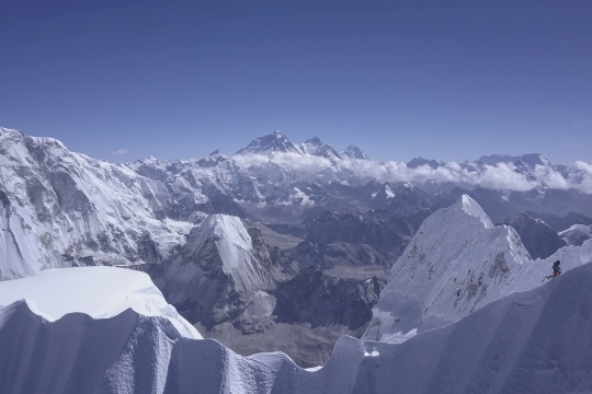 Pendaki Austria Ini Jadi Orang Pertama yang Capai Puncak Lunag Ri