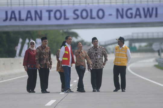 Jokowi Resmikan Tol Sragen-Ngawi