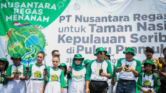 Antusiasme Anak-anak SD Tanam 100.000 Mangrove di Labirin Pulau Pramuka