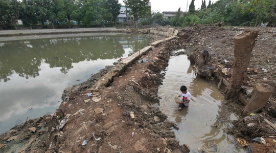 Banyak Sampah, Situ Pedongkelan Keluarkan Aroma Tak Sedap