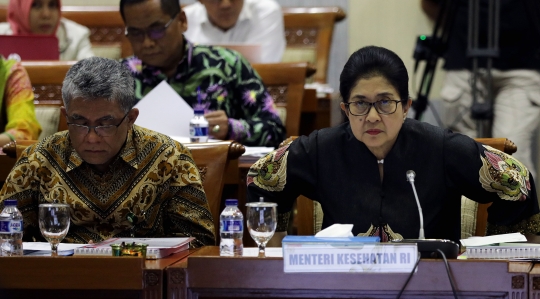 Menkes Hadiri Rapat Bahas RUU Kebidanan di DPR