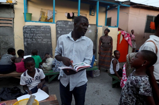 Potret Anak-anak Ghana Tuntut Ilmu di Sekolah Jalanan