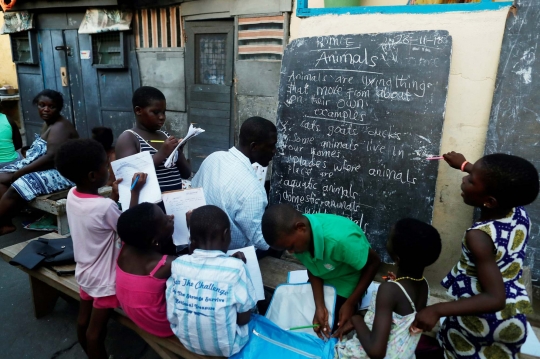 Potret Anak-anak Ghana Tuntut Ilmu di Sekolah Jalanan