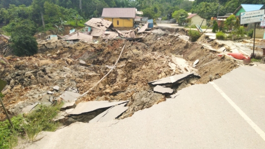 Ngeri, Begini Kerusakan Akibat Tanah Ambles di Kutai Kartanegara