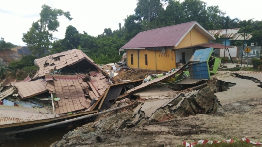 Ngeri, Begini Kerusakan Akibat Tanah Ambles di Kutai Kartanegara