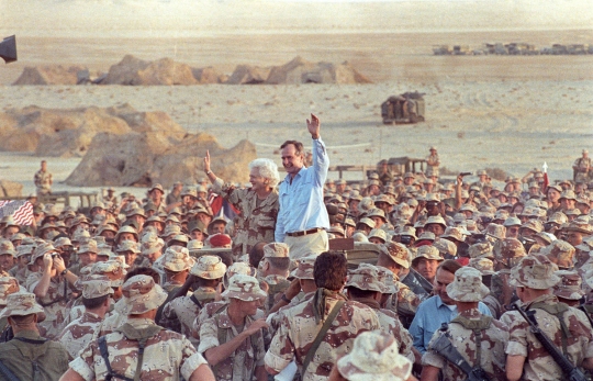 Mengenang George HW Bush, dari Pilot Jet Tempur hingga Jadi Presiden AS
