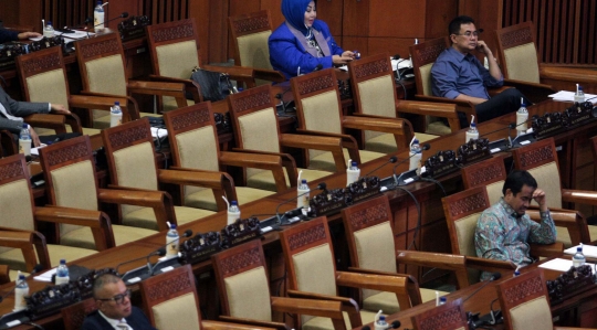 Kursi Kosong Hiasi Sidang Paripurna DPR bahas RUU SSKCKR