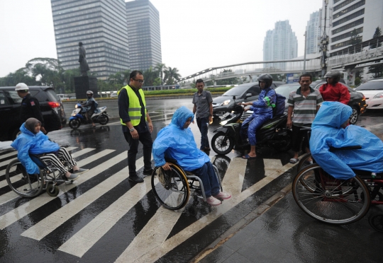 Penyandang Disabilitas Lakukan Uji Coba Fasilitas Umum Ibu Kota