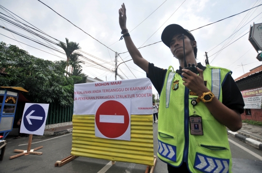 Penutupan Jalan Otista III untuk Proyek Sodetan Ciliwung