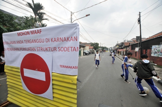 Penutupan Jalan Otista III untuk Proyek Sodetan Ciliwung