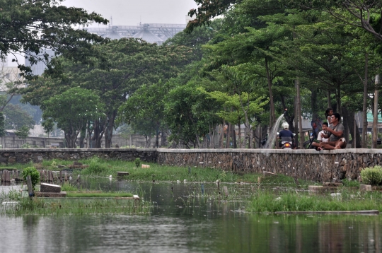 Masuk Musim Hujan, Ratusan Makam di TPU Semper Terendam Banjir