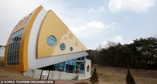 Korea Selatan punya taman hiburan unik bertema keju