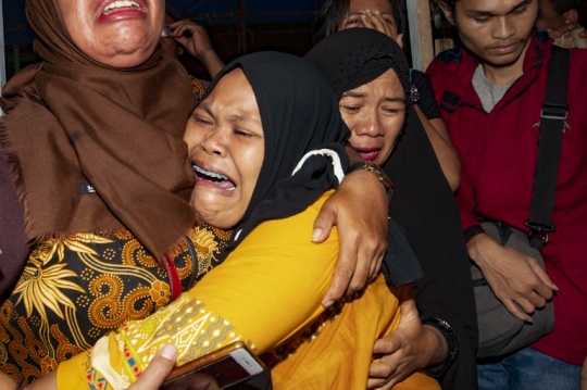 Tangis Histeris Keluarga Sambut Jenazah Korban Penembakan di Papua