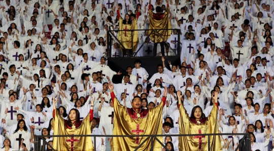 Ratusan Ribu Jemaat Gereja Tiberias Rayakan Natal di GBK