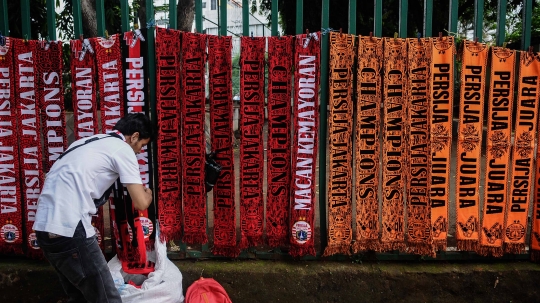 Pedagang Atribut Persija Mulai Menjamur
