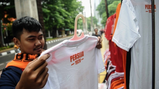 Pedagang Atribut Persija Mulai Menjamur