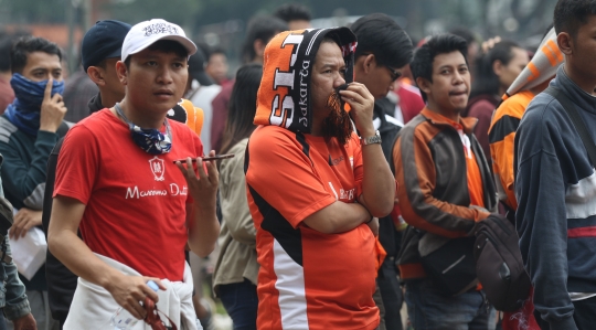 Jakmania Padati Lokasi Penukaran Tiket Persija vs Mitra Kukar