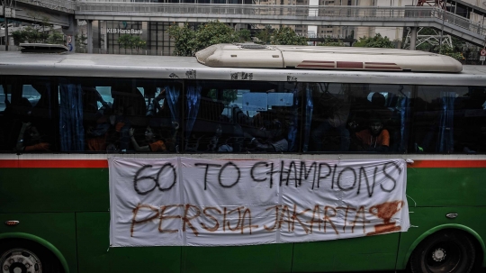 Puluhan Ribu Jakmania Serbu Gelora Bung Karno