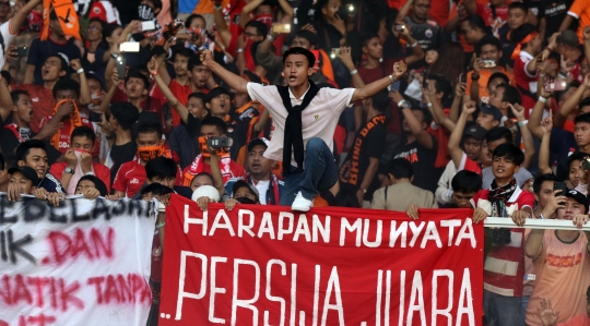 Semangat Jakmania Dukung Persija Raih Juara